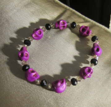 Purple howlite skull bracelet picure